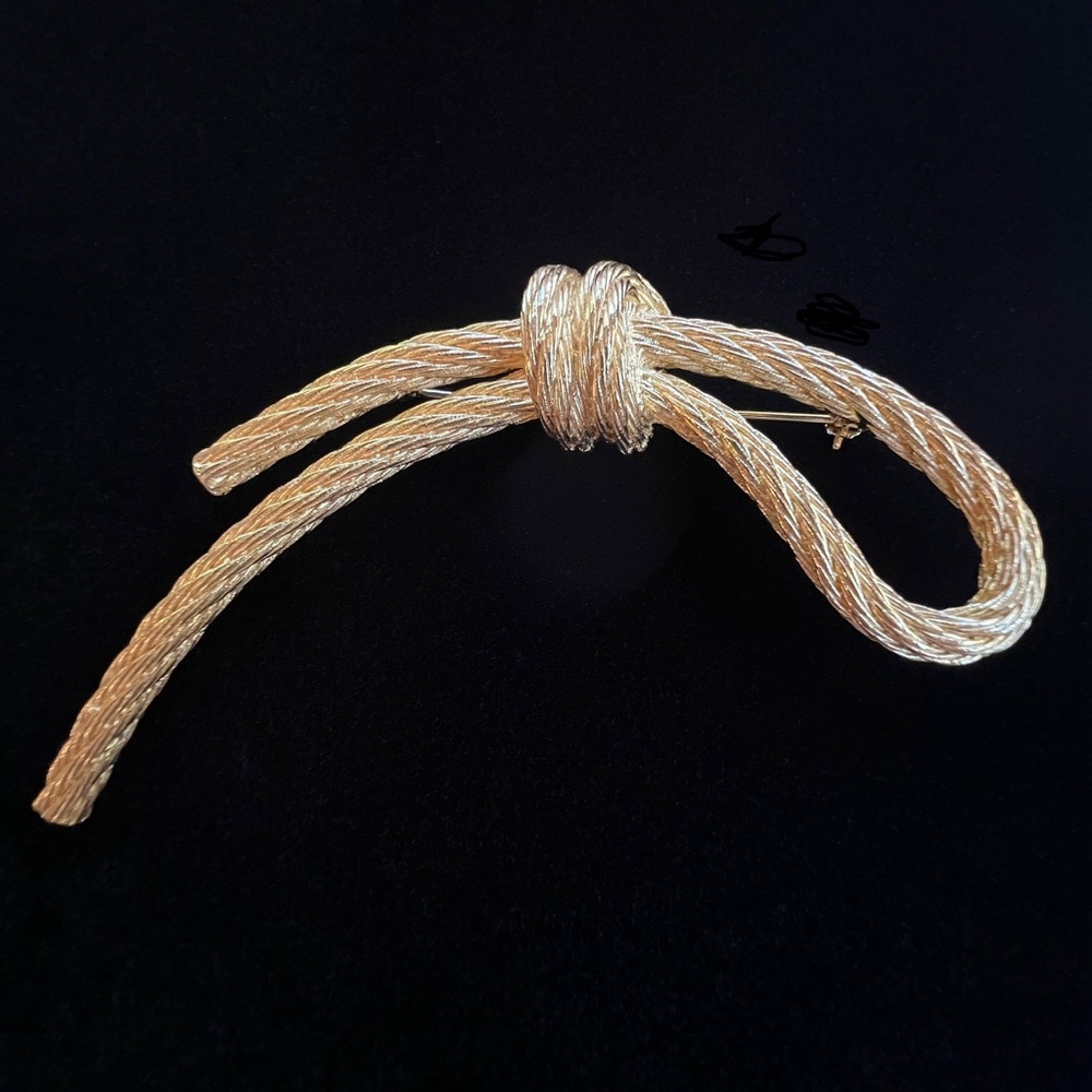Christian Dior VTG Brooch Gold Plated‎ Twisted Rope Knotted Signed EUC